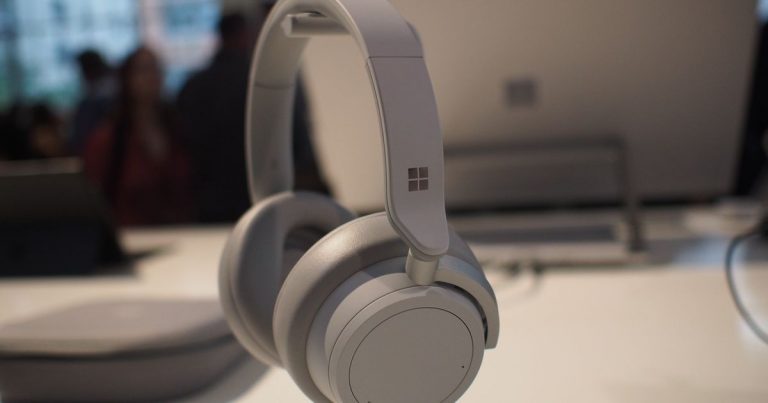 Futuristic minimalism: a review of Microsoft Surface Earbuds headphones